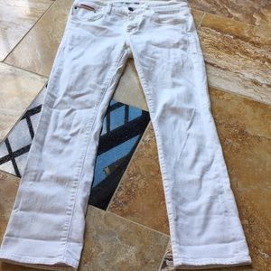 !IT White stretch ankle 5 pocket jeans need repair